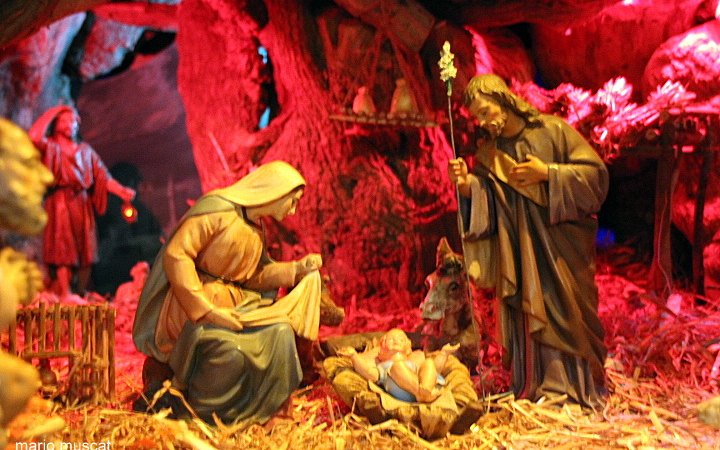 CRIB IN CHURCH 2014