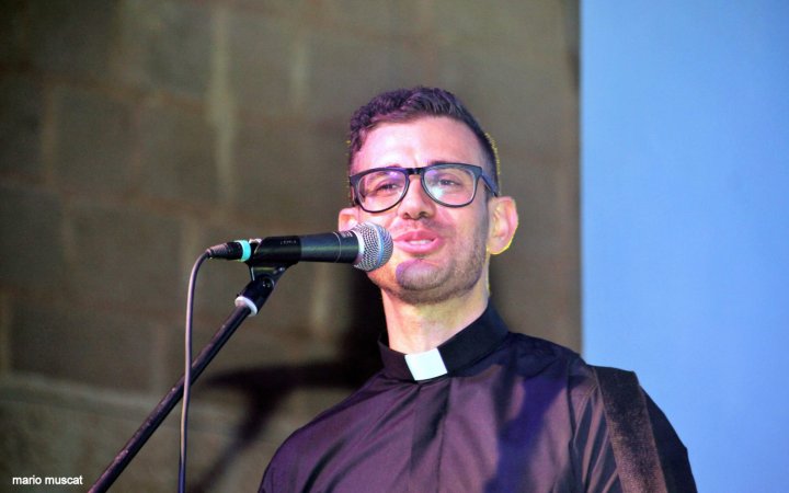 Fr Rob in concert at Nadur 2.10.15