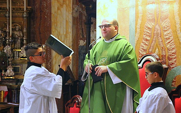 1st Mass celebrated by Fr Mark Bonello as v/Arcpriest