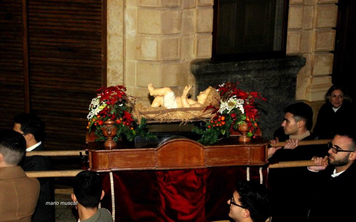 CHRISTMAS EVE – BABY JESUS PROCESSION